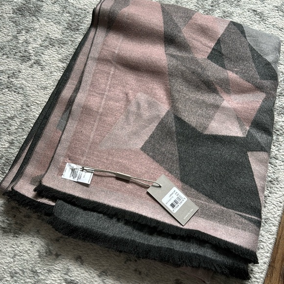 SOIA & KYO LARISA ASH WRAP SCARF - Picture 4 of 5